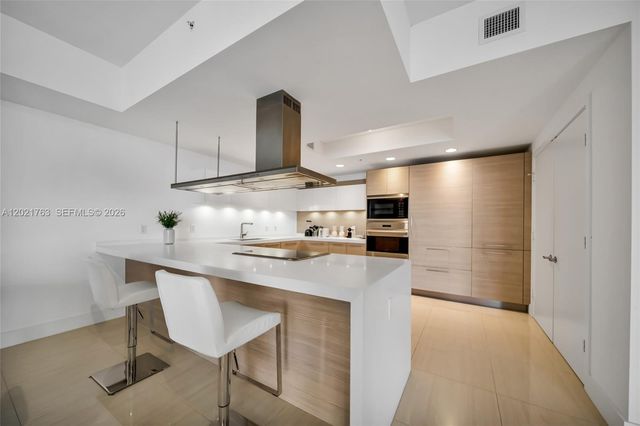 17301 Biscayne Blvd 907, North Miami Beach, FL 33160