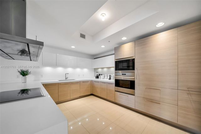 17301 Biscayne Blvd 907, North Miami Beach, FL 33160