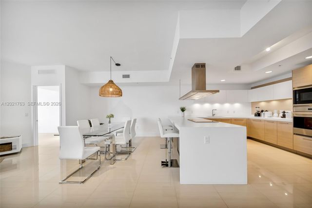 17301 Biscayne Blvd 907, North Miami Beach, FL 33160