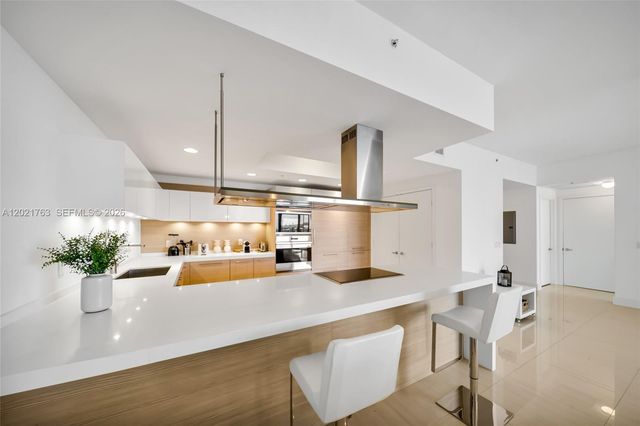 17301 Biscayne Blvd 907, North Miami Beach, FL 33160