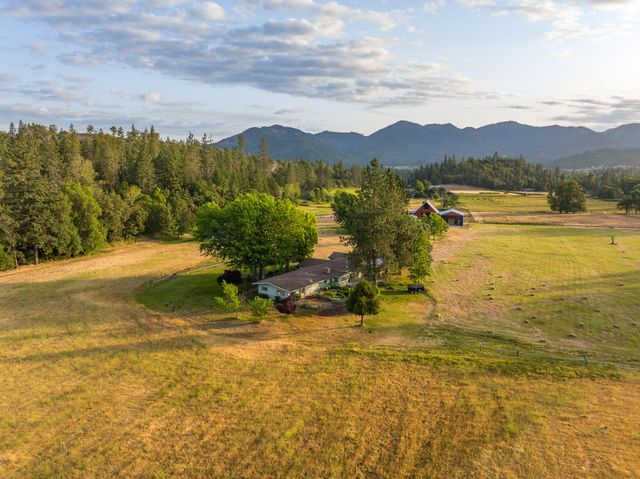 701 Messinger Road, Grants Pass, OR 97527