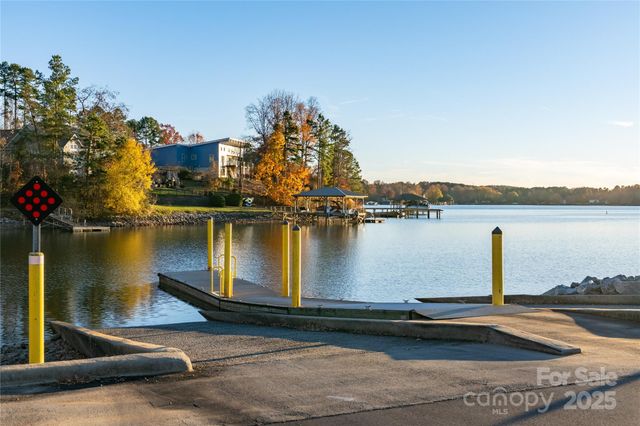 150 W Morehouse Avenue, Mooresville, NC 28117