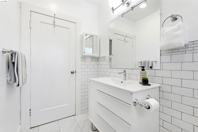 4201 Redding Street, Oakland, CA 94619