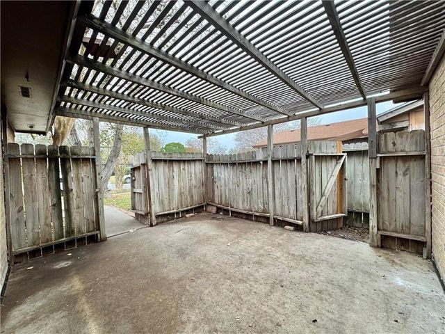 6624 Hardwick Dr, Corpus Christi, TX 78412