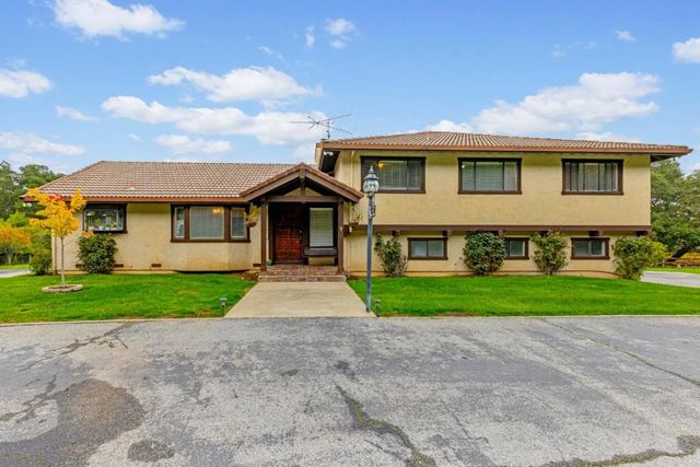 11900 Old Coach Road, Gilroy, CA 95020