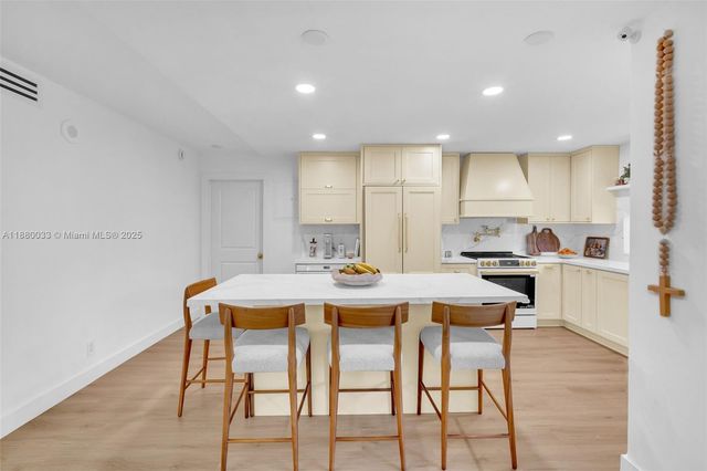 17021 N Bay Rd 206, Sunny Isles Beach, FL 33160