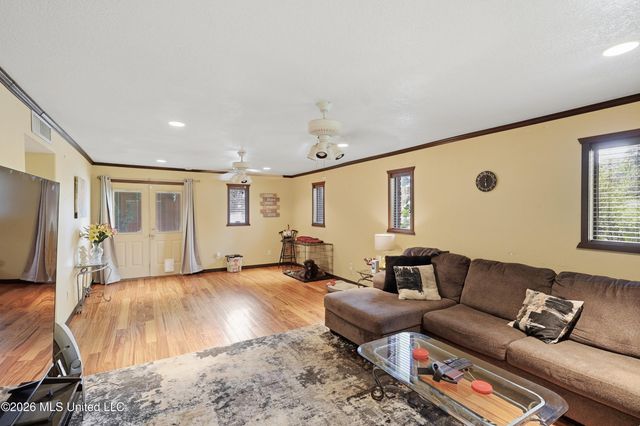 1511 Pawnee Street, Pascagoula, MS 39581
