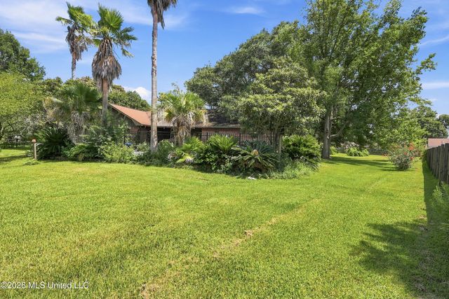 1511 Pawnee Street, Pascagoula, MS 39581