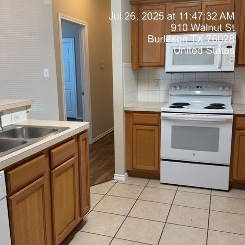 913 Walnut, Burleson, TX 76028