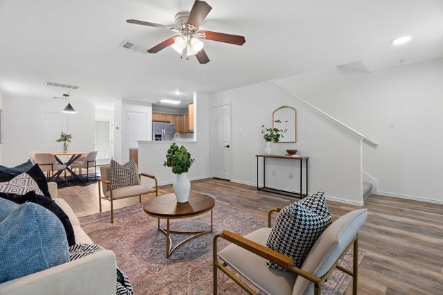 2301 Melissa Oaks LN, Austin, TX 78744