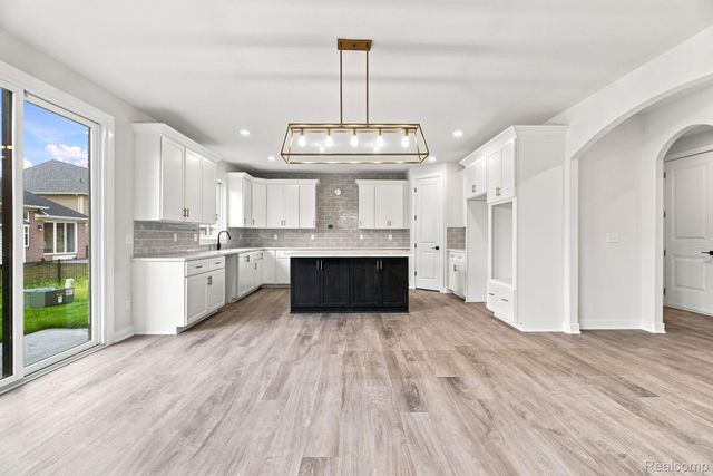 4075 Blossom Drive, Sterling Heights, MI 48314