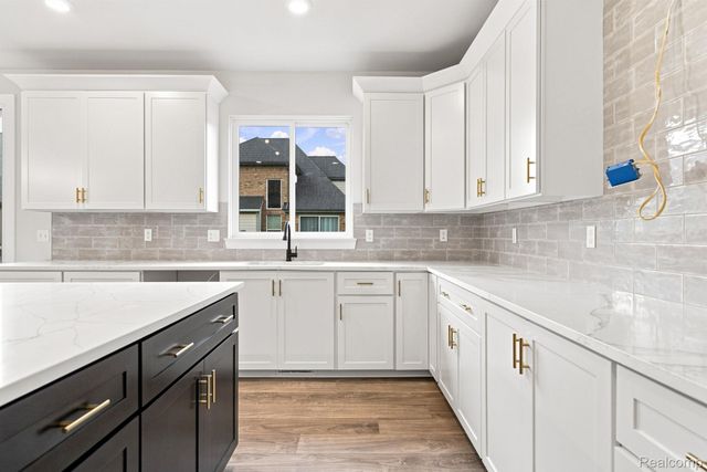 4075 Blossom Drive, Sterling Heights, MI 48314