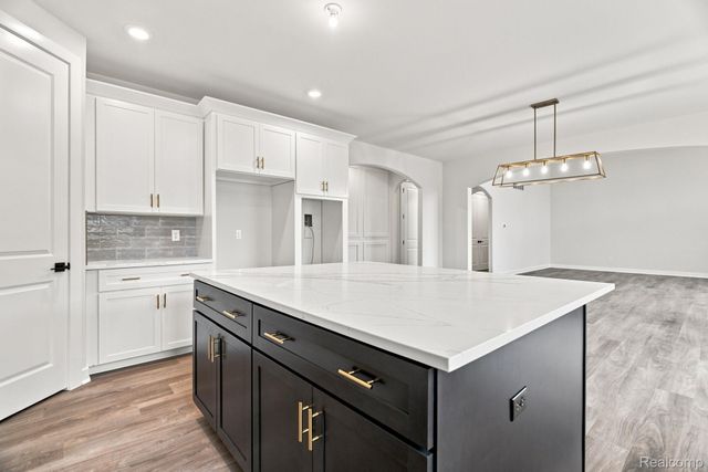 4075 Blossom Drive, Sterling Heights, MI 48314