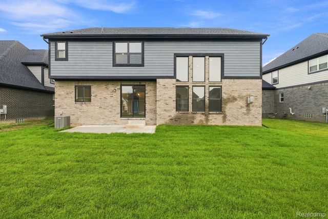 4075 Blossom Drive, Sterling Heights, MI 48314