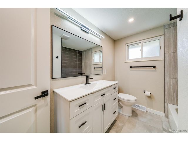 1528 Lamplighter Dr, Longmont, CO 80504