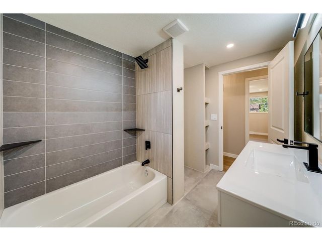 1528 Lamplighter Dr, Longmont, CO 80504