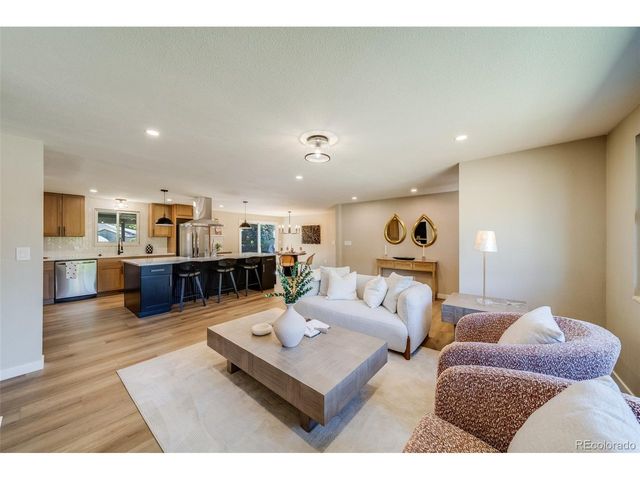 1528 Lamplighter Dr, Longmont, CO 80504