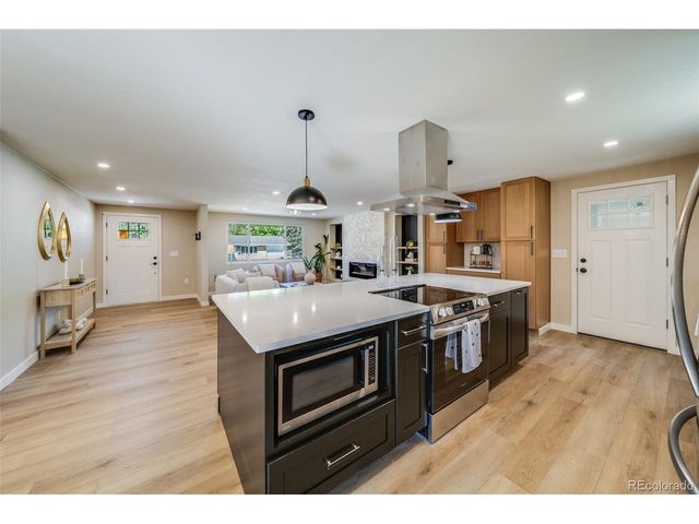 1528 Lamplighter Dr, Longmont, CO 80504