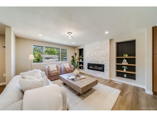1528 Lamplighter Dr, Longmont, CO 80504