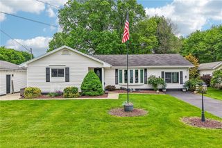 2472 Willowhurst Cir, Shenango Twp, PA 16101