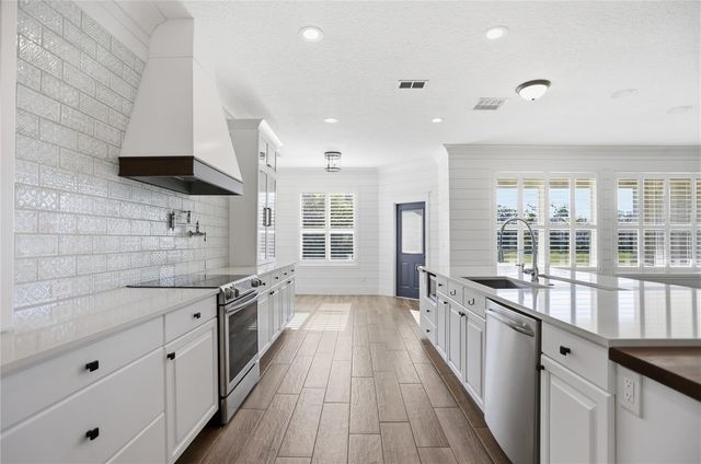 8 WINTERS LANDING DRIVE, Oakland, FL 34787