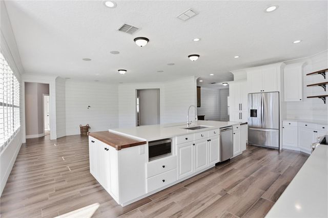 8 WINTERS LANDING DRIVE, Oakland, FL 34787