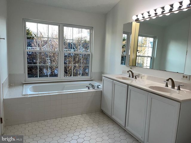 15 HALSTEAD PL, Princeton, NJ 08540