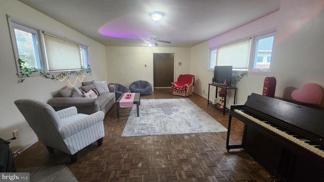 211 UNIVERSITY BLVD, Glassboro, NJ 08028