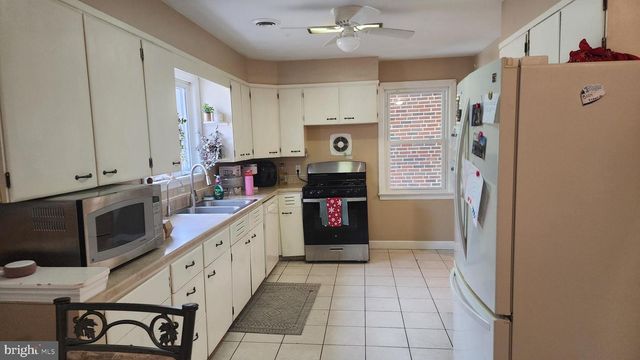 211 UNIVERSITY BLVD, Glassboro, NJ 08028