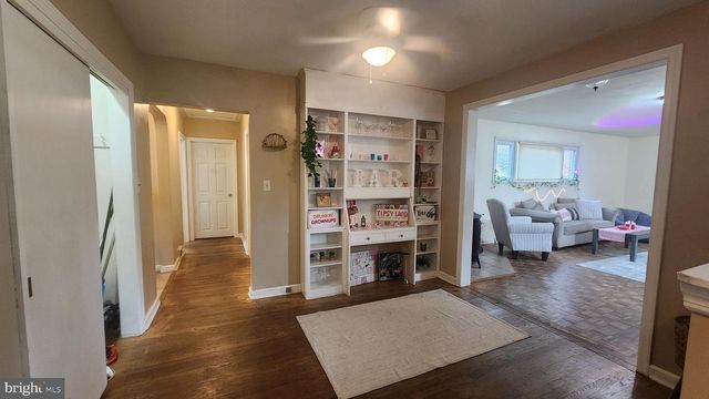 211 UNIVERSITY BLVD, Glassboro, NJ 08028