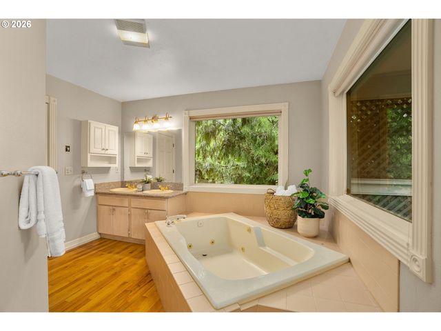 2636 Sw 64TH Pl, Portland, OR 97225
