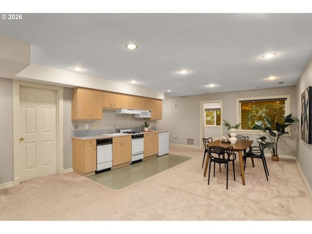 2636 Sw 64TH Pl, Portland, OR 97225