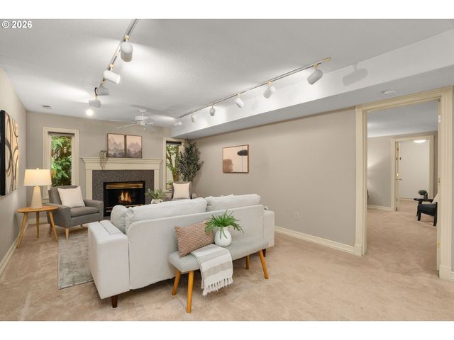 2636 Sw 64TH Pl, Portland, OR 97225