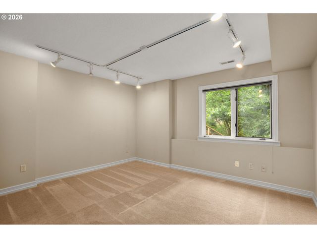 2636 Sw 64TH Pl, Portland, OR 97225