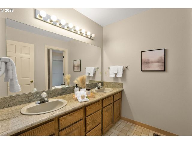 2636 Sw 64TH Pl, Portland, OR 97225