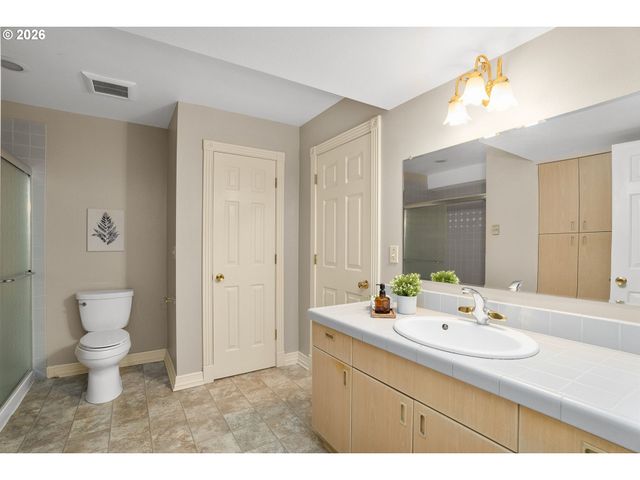 2636 Sw 64TH Pl, Portland, OR 97225