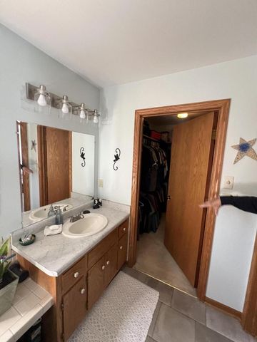 W253S10980 Hunters Run, Mukwonago, WI 53149