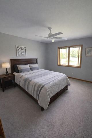 W253S10980 Hunters Run, Mukwonago, WI 53149