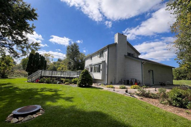 W253S10980 Hunters Run, Mukwonago, WI 53149