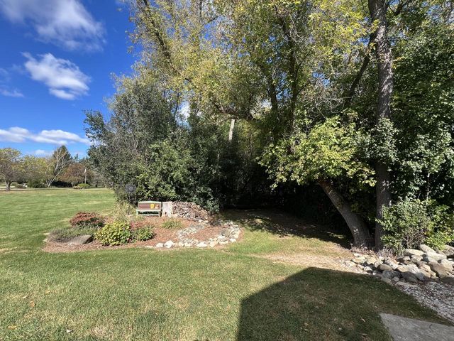 W253S10980 Hunters Run, Mukwonago, WI 53149