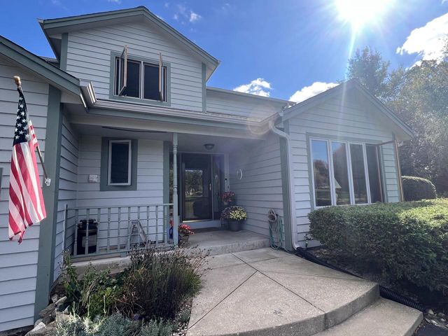 W253S10980 Hunters Run, Mukwonago, WI 53149