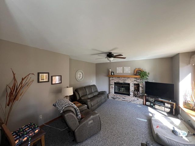 W253S10980 Hunters Run, Mukwonago, WI 53149