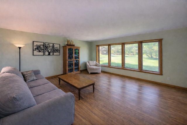 W253S10980 Hunters Run, Mukwonago, WI 53149