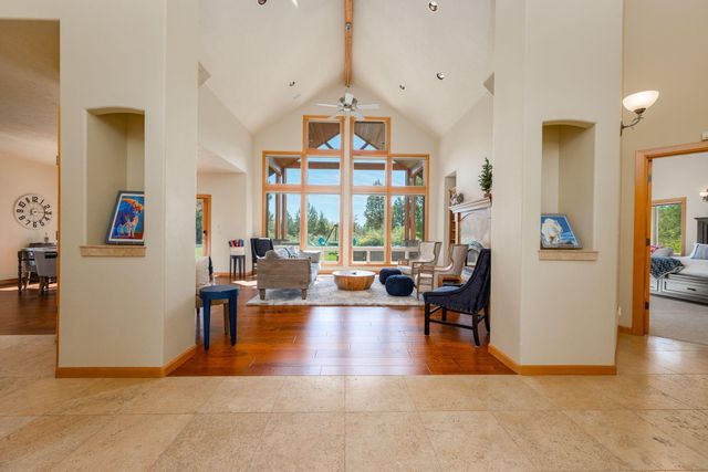 20960 Royal Oak Circle, Bend, OR 97701