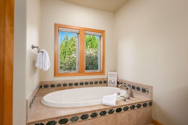 20960 Royal Oak Circle, Bend, OR 97701