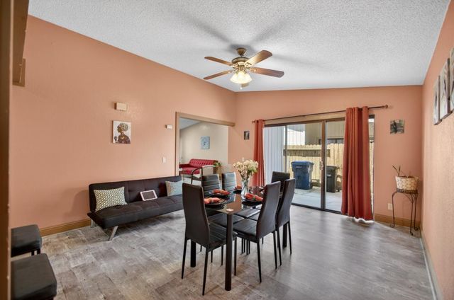 7677 Harvest Woods Dr, Sacramento, CA 95828