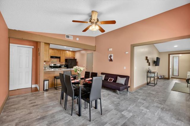 7677 Harvest Woods Dr, Sacramento, CA 95828