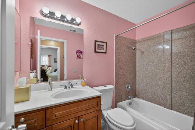 7677 Harvest Woods Dr, Sacramento, CA 95828