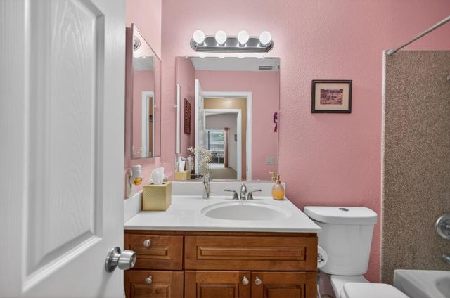 7677 Harvest Woods Dr, Sacramento, CA 95828