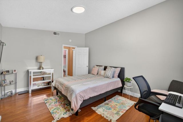7677 Harvest Woods Dr, Sacramento, CA 95828